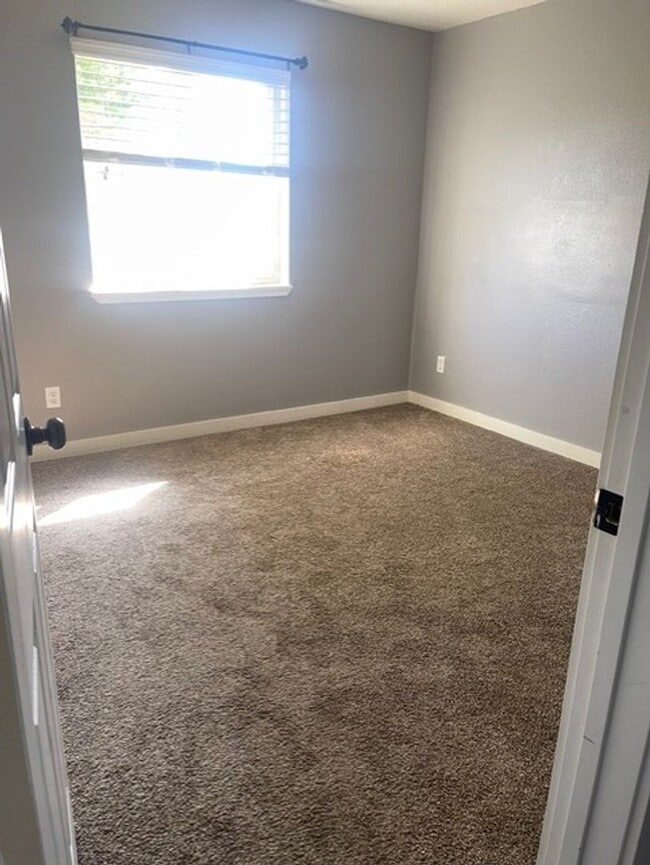 Building Photo - 1604 N Lea St