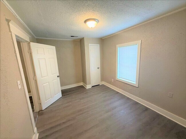 Building Photo - Reduced rent ~ Charming 3BR Memphis Home with Bright Living Space & Backyard Retreat