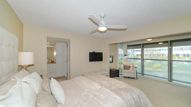 Building Photo - 6019 W Peppertree Way