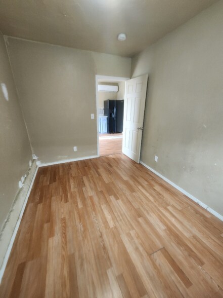 Building Photo - 57 N Center St