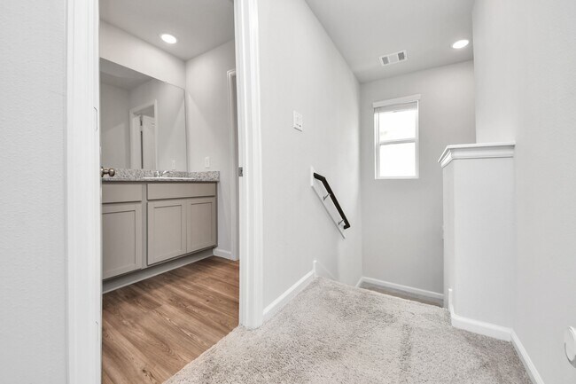 Building Photo - 68 Valiant Ridge Trail