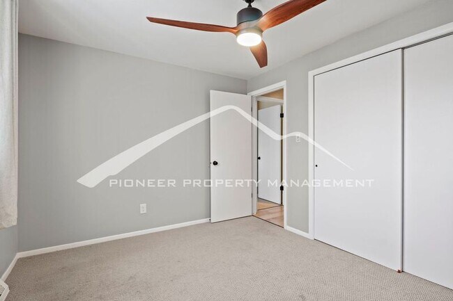 Building Photo - 1363 Ginny Ln