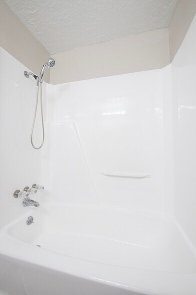 Building Photo - 422 E Eufaula St