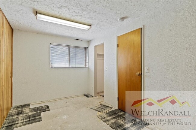 Building Photo - 2 Bedroom 1 Bath Ogden Duplex