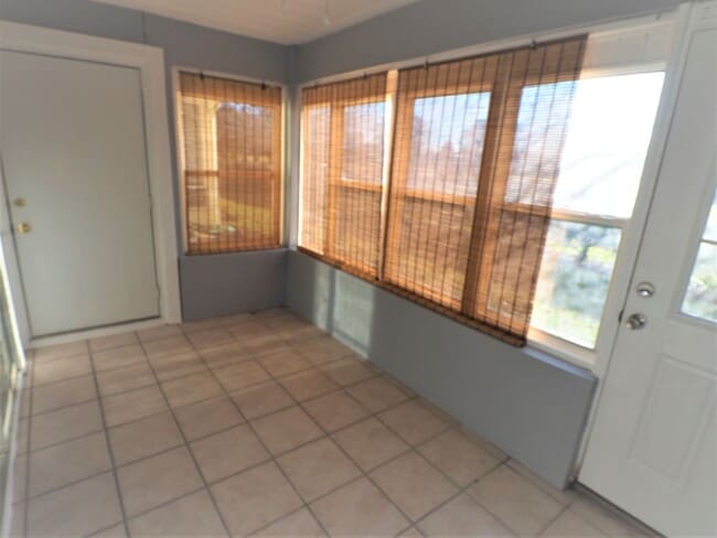 Building Photo - Home in Glenlakes Subdivision!
