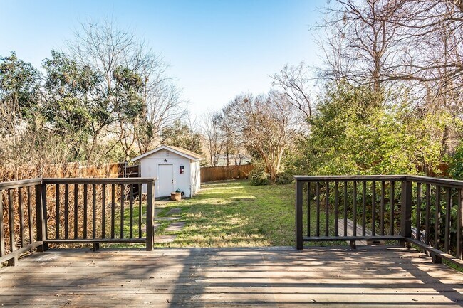 Building Photo - 8642 Daytonia Ave