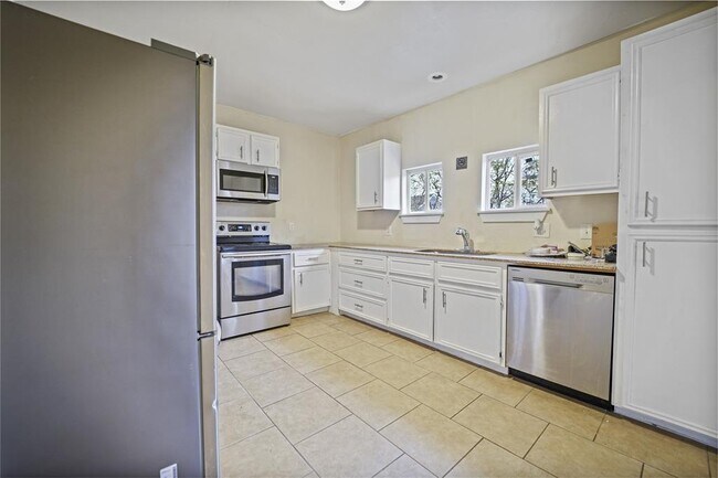 Building Photo - 2704 Truxillo St