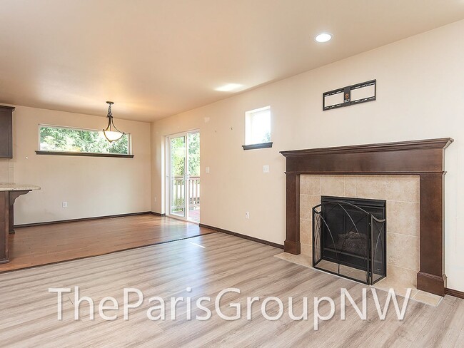 Building Photo - Super 2012 Shoreline Home – Upgrades, Wood Flrs, 3car Grg+++