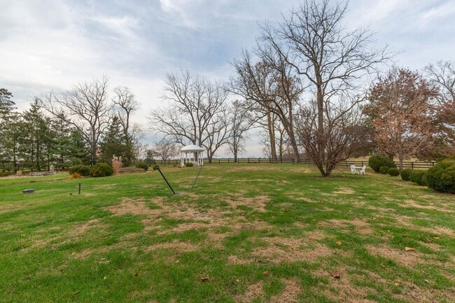 Building Photo - 562 Smithfield Ln