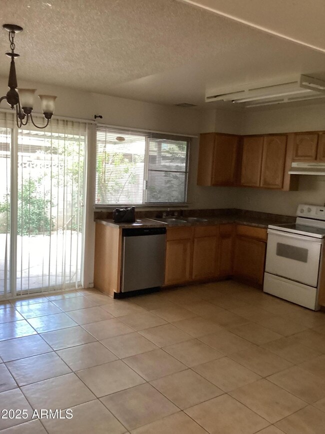 Building Photo - 4724 N 26th Dr