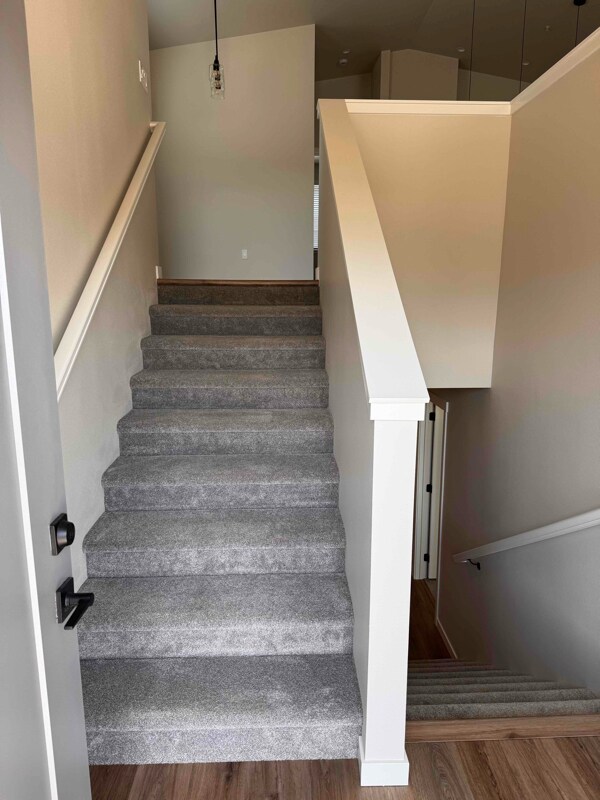 Building Photo - 896 E RR Ave