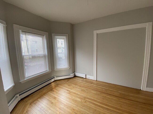 Building Photo - 76 Hano St