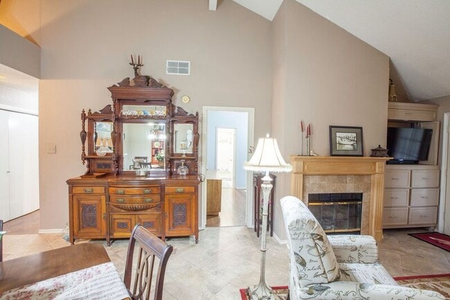 Building Photo - 2902 Post Oak Dr