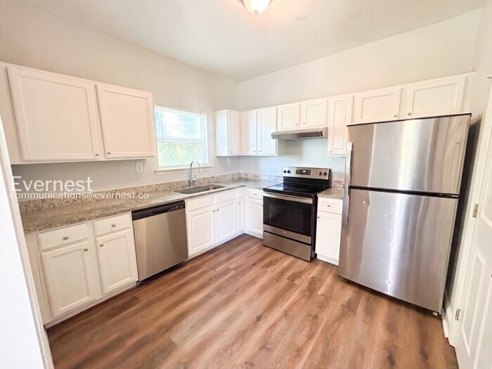 Building Photo - 838 Ridge Ave NW