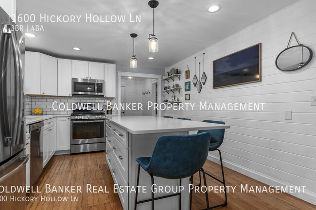 Building Photo - 1600 Hickory Hollow, Menasha