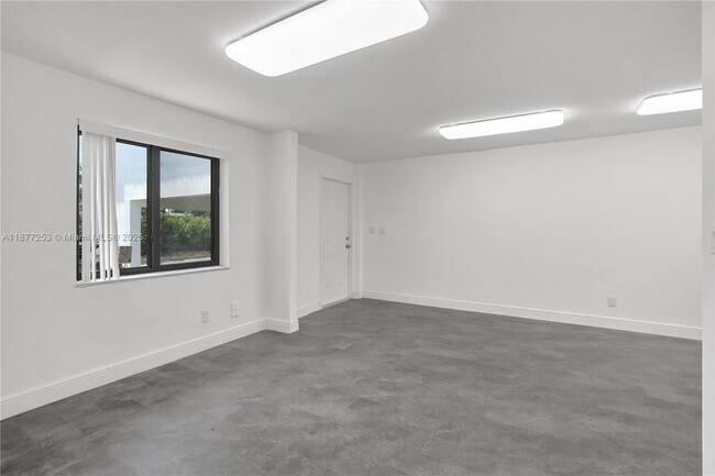 Building Photo - 5980 SW 40th Ave
