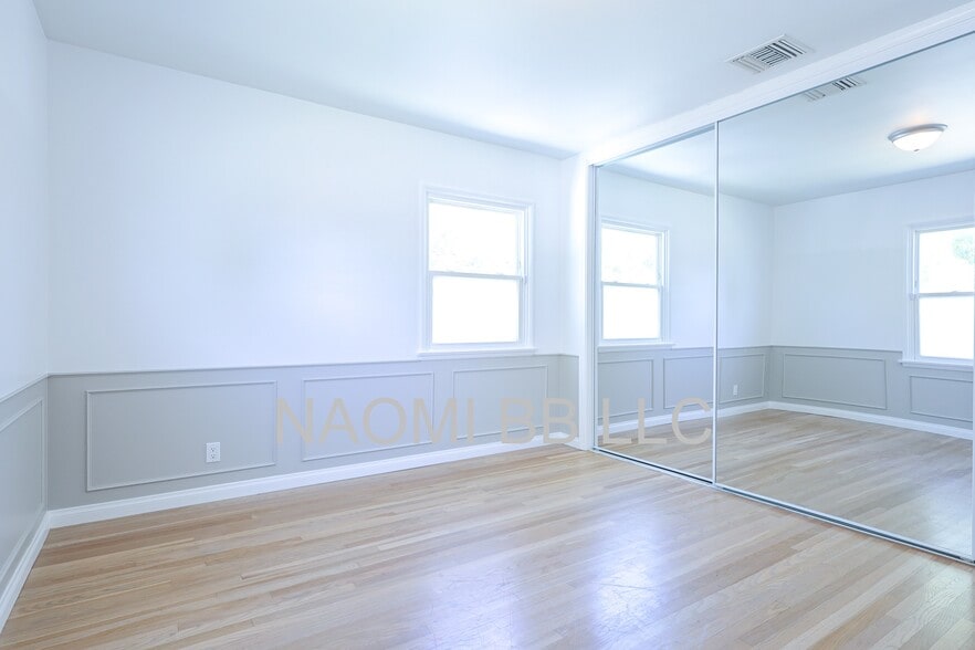 Building Photo - 501 N Naomi St