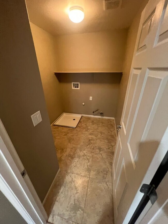 Building Photo - Located in the Southwest 3 Bed | 2.5 Bath | Loft | 2-Car Garage spacious backyard