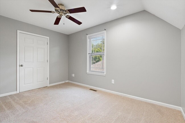 Building Photo - 412 N Village Cir