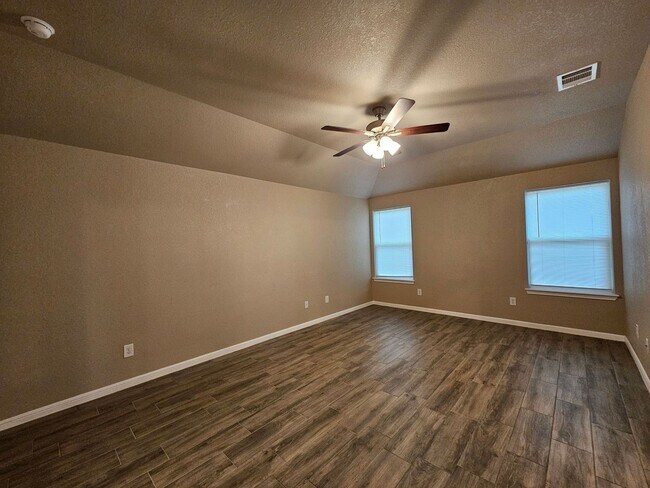 Building Photo - RENT REDUCTION - AVAILABLE NOW!