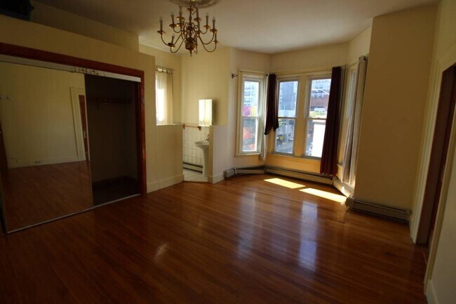 Building Photo - 3.0 bedroom in Cambridge Massachusetts 02139