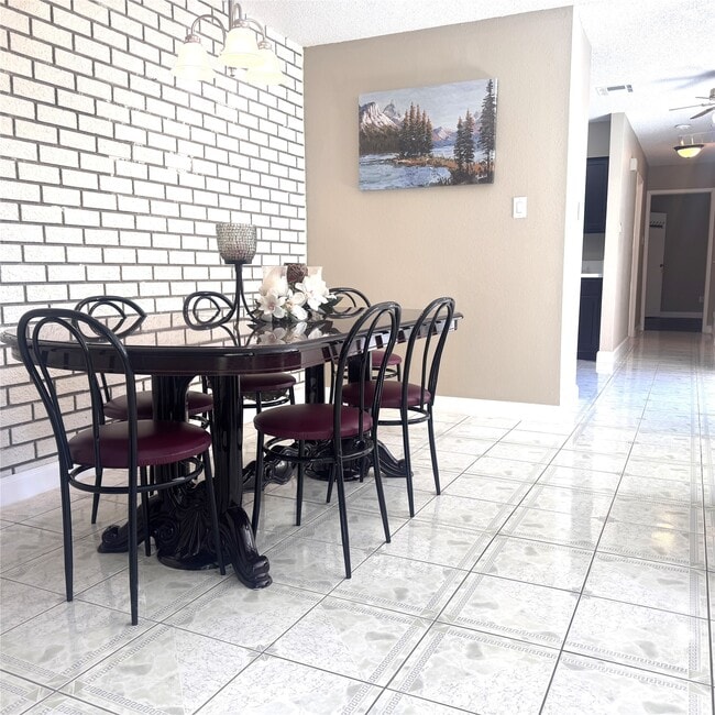 Building Photo - 2457 Briarwest Blvd