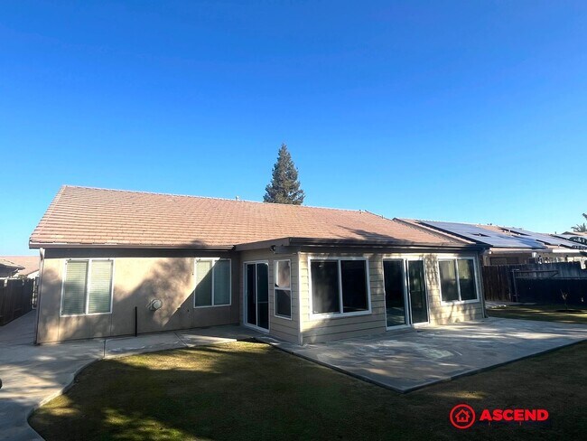 Building Photo - Beautiful 4 Bedroom Home in the Southwest!