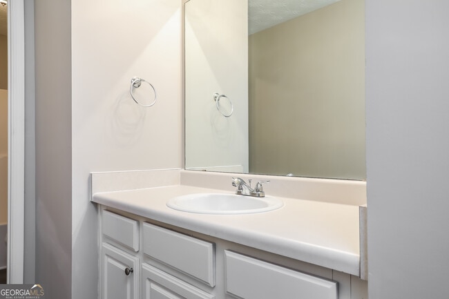 Building Photo - 250 Shadowbrooke Dr