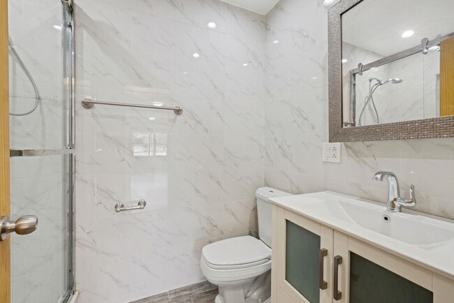 Building Photo - 227 Franklin Ave