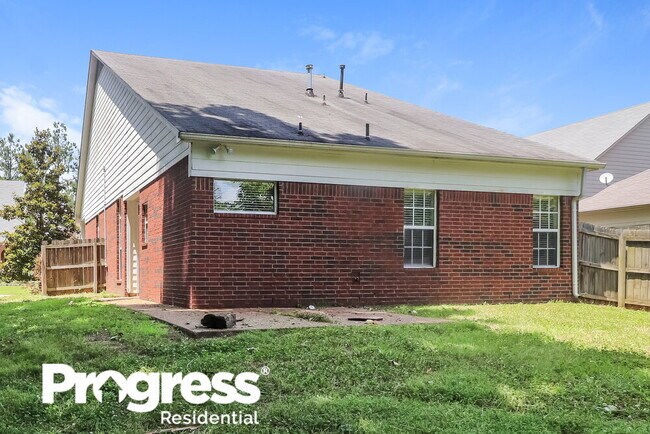 Building Photo - 9979 Misty Elm Dr