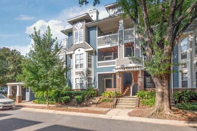 Building Photo - Cozy 1 Bedroom Condo Located In Dilworth &...