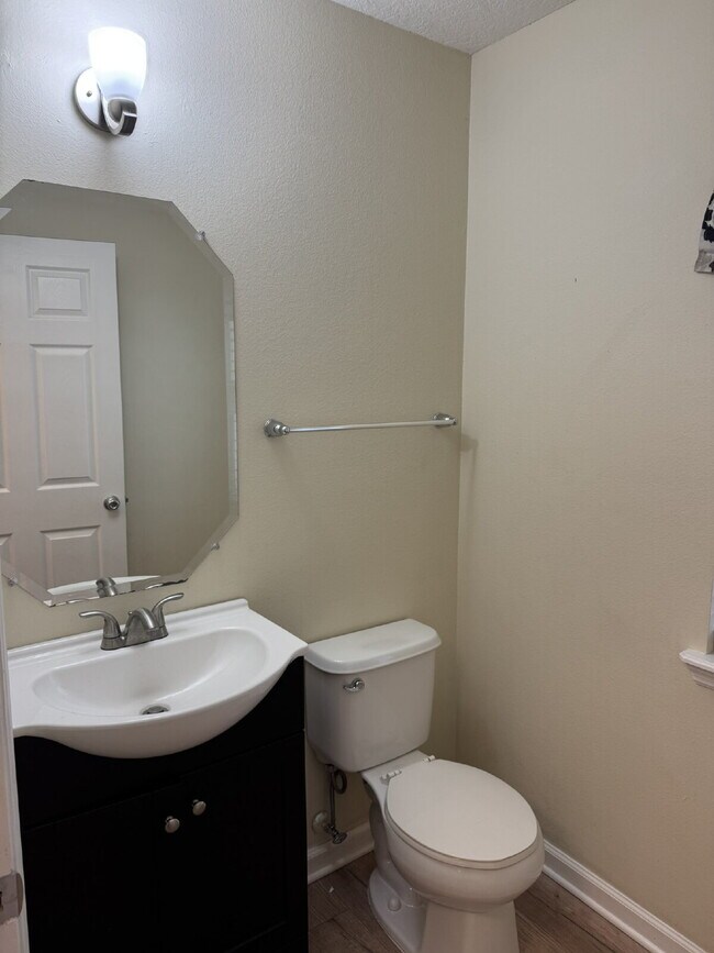 Building Photo - FOR RENT!!!!!-   2nd months rent is FREE!!!!