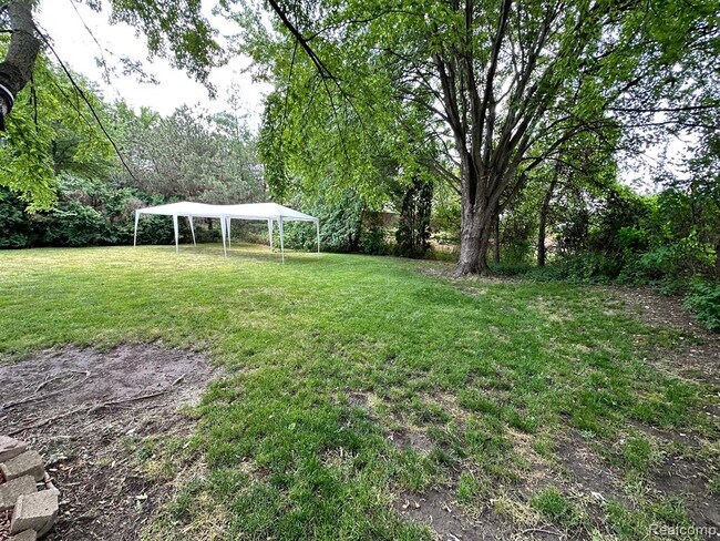Building Photo - 3008 Primrose Dr