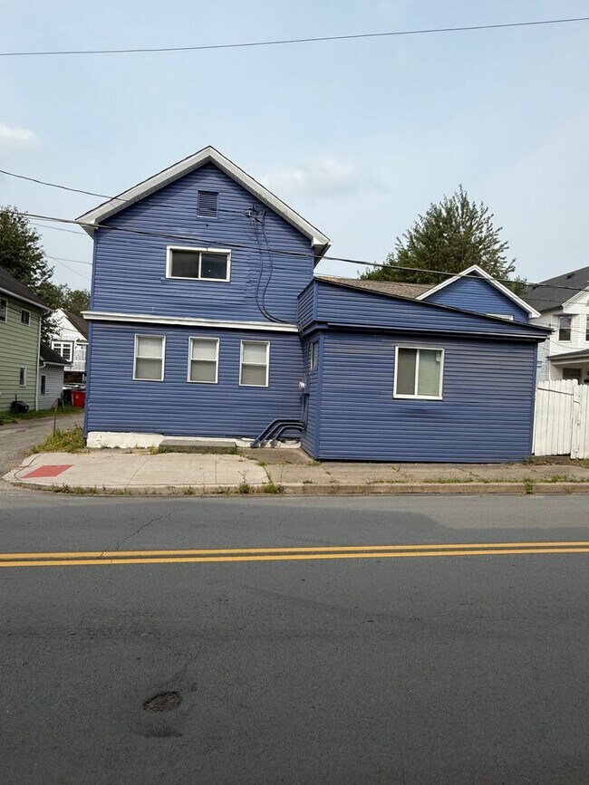 Building Photo - 171-173  Dundaff Street