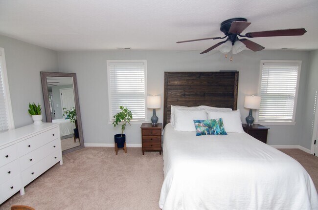 Building Photo - Quaint Single Family Home