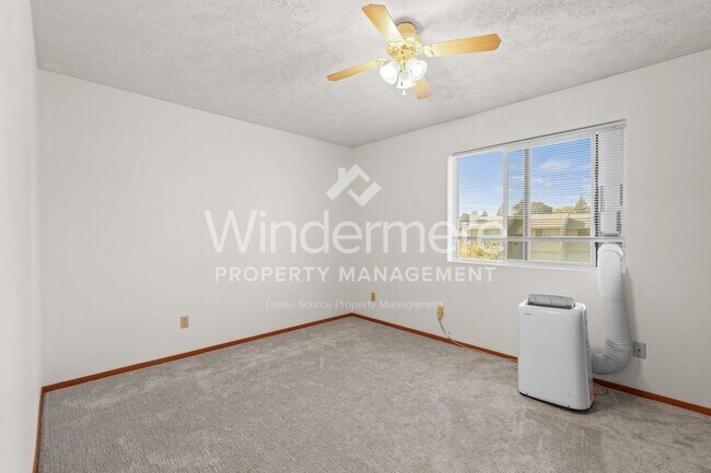 Building Photo - *MOVE IN SPECIAL * 1/2 OFF FIRST FULL MONT...