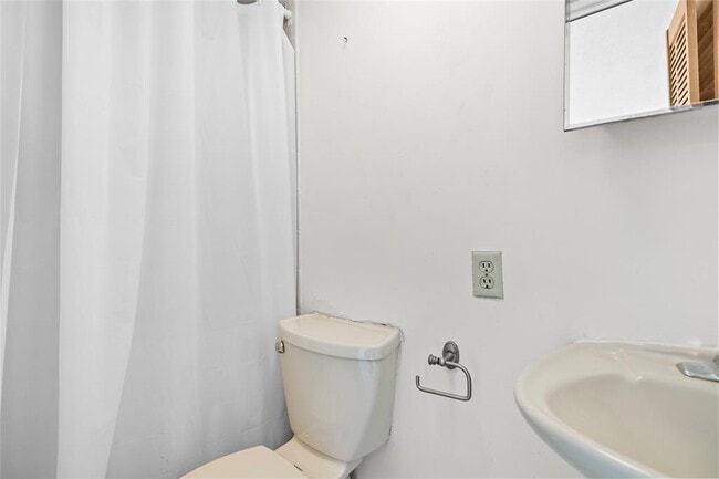 Building Photo - 4135 Levonshire Dr