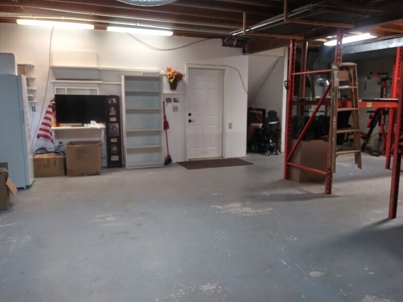 Building Photo - 8550 Waverly Rd