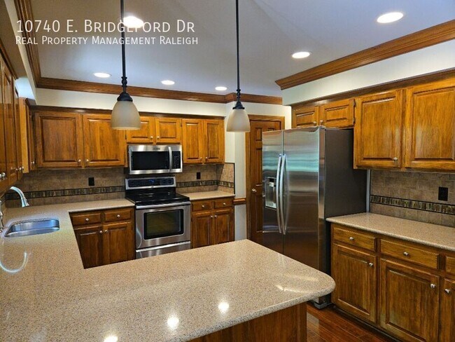 Building Photo - 10740 E Bridgford Dr