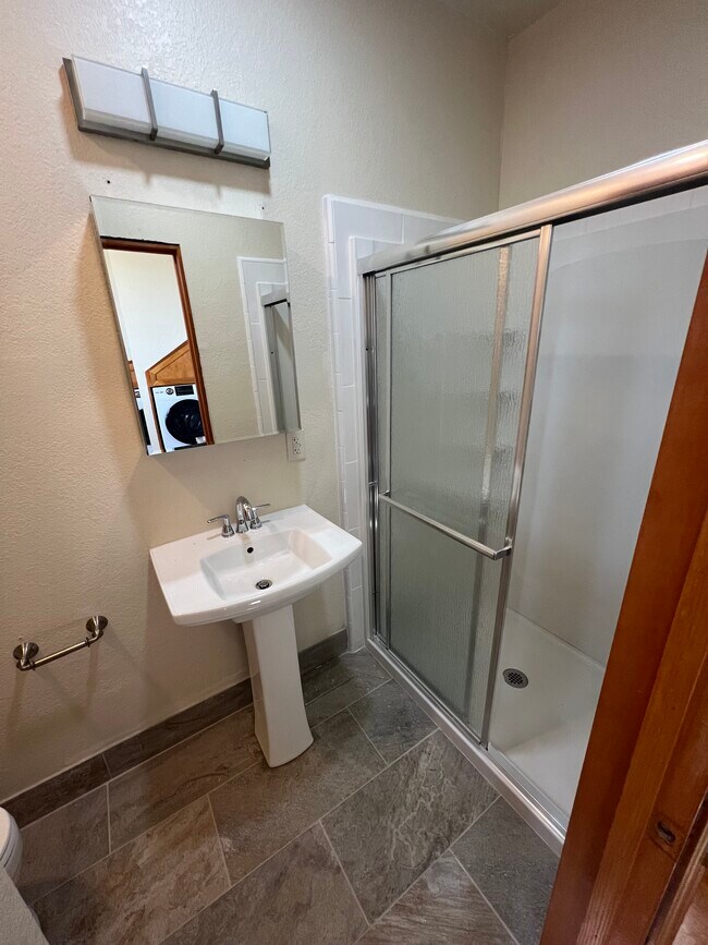 Building Photo - 1328 Chariot Ct