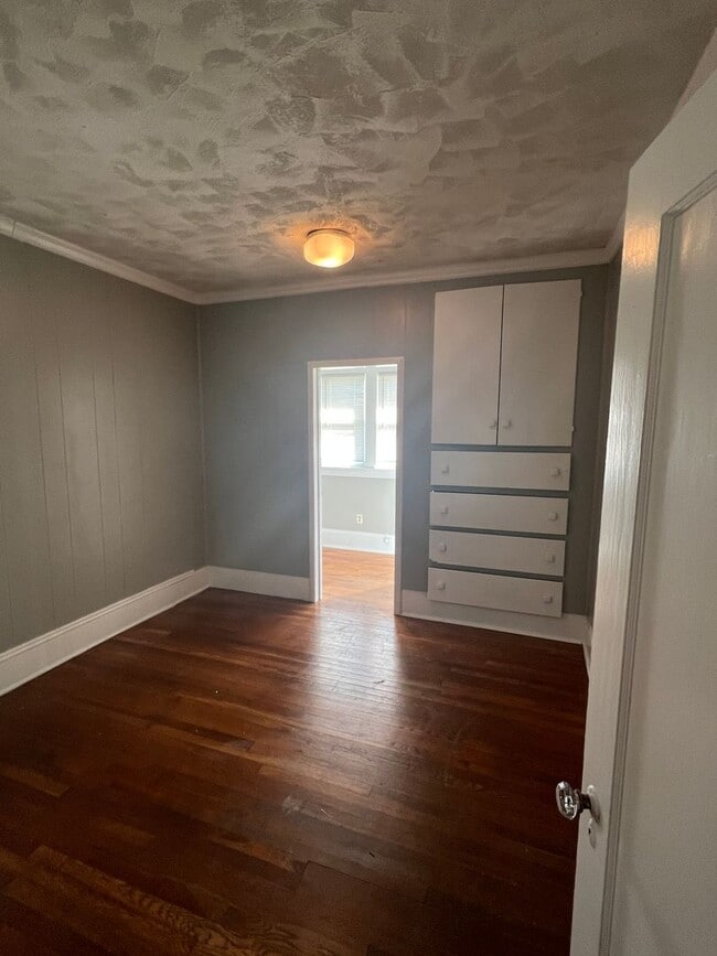 Building Photo - Classic Brick bungalow in the Heart of Bri...