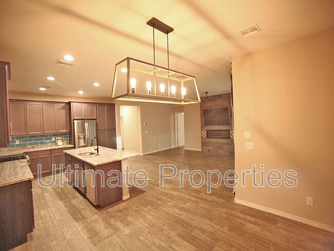 Building Photo - 18752 N 51st Dr