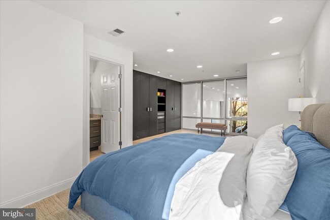 Building Photo - 1610 11th St NW