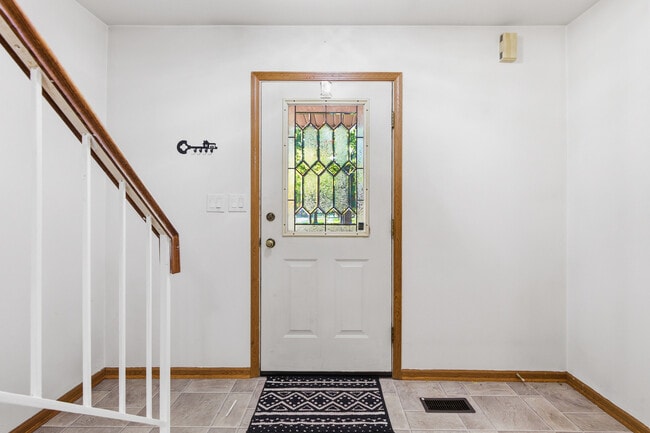 Building Photo - 1297 Woodlake Dr