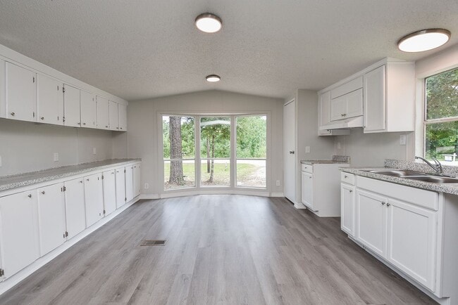 Building Photo - Be part of this cozy community at Roy Harris Loop