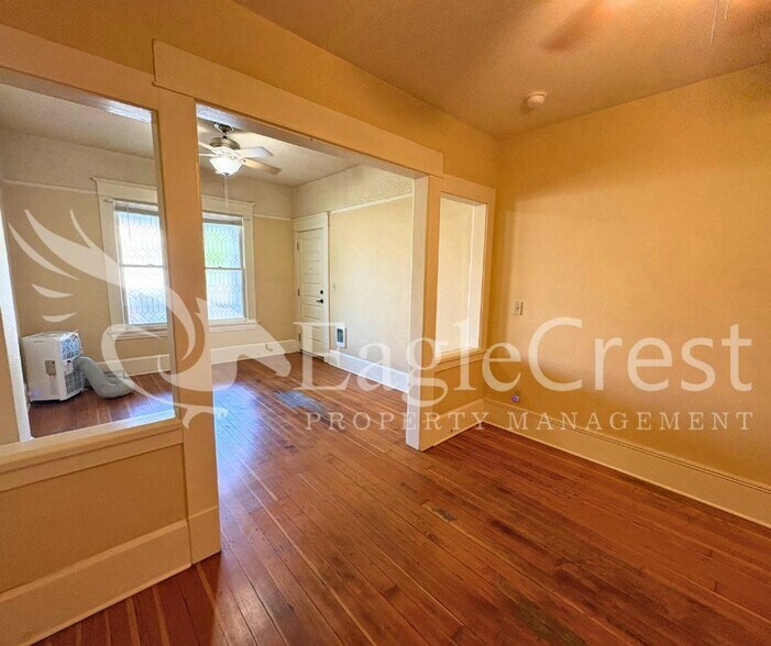 Building Photo - 105NSP