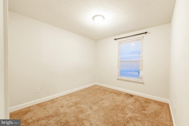 Building Photo - 1709 Dogwood Dr