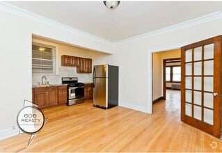 Building Photo - Bright Updated Units on Grove!