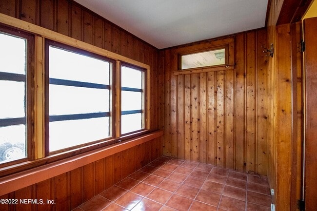 Building Photo - 24 Riberia St