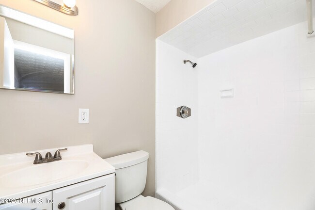 Building Photo - 10962 Luana Dr N